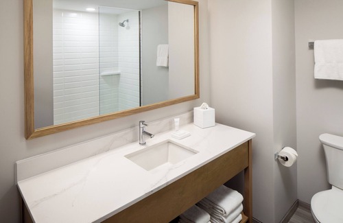 Orono Hotel | New Open Retreat inside UMaine! Perfect for Parents, Students & Professionals