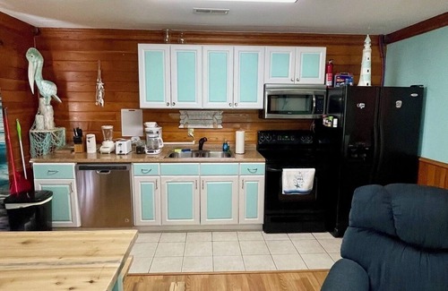 Surfside Beach Cottage | NEW OWNER/NEWLY RENOVATED~1bdrm Cottage~safe neighborhood~1mile to beach~Sleeps4