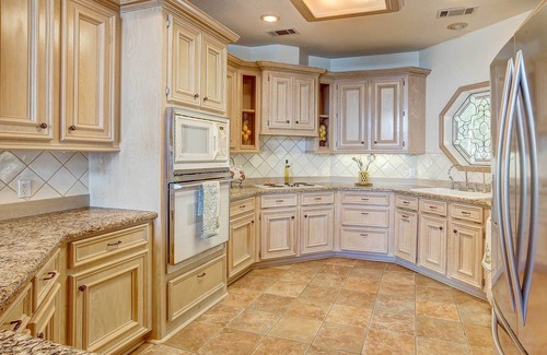 Willis Villa | NEW! ‘Paradise Point’ Villa on Lake Conroe w/ Pool