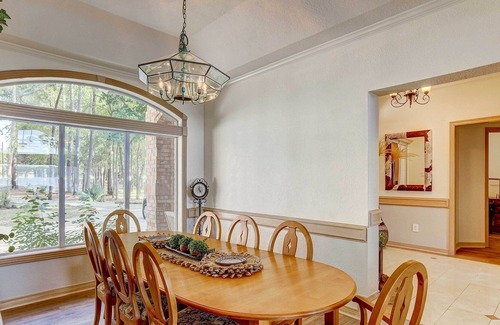 Willis Villa | NEW! ‘Paradise Point’ Villa on Lake Conroe w/ Pool