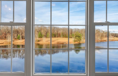 Sewanee House | New! Peaceful Retreat on a Private Lake - Spring Specials!
