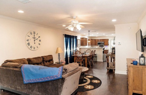 Brenham House | New! Pecan Hide Out is a rustic home with fire pit and tree house!