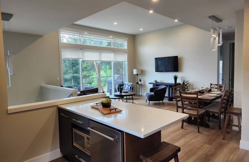 Regional District of Nanaimo House | New pet friendly house with amazing mountain and water views