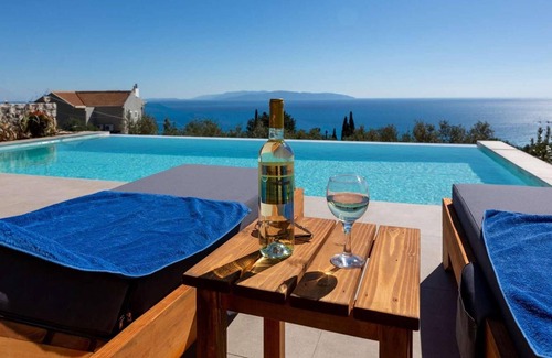 Vlachata Villa | New photos Two bed pool close to shops seaview