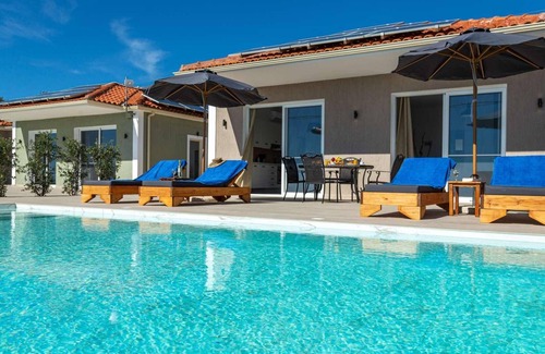 Vlachata Villa | New photos Two bed pool close to shops seaview