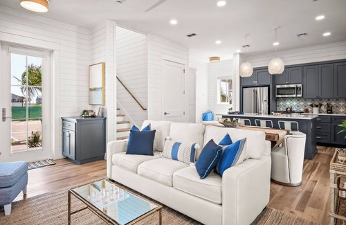 Port Aransas Cottage | New Pool-side Beach Villa in Cinnamon Shore + 20 resort like Amenities