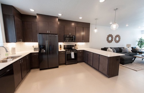 St. George House | New poolside Luxury townhouse in The Lofts