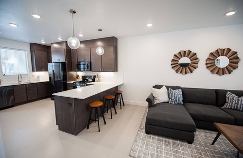 St. George House | New poolside Luxury townhouse in The Lofts