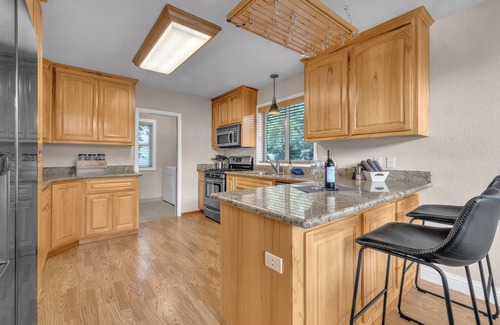 Glencoe House | NEW! Prasad Retreat - Sunny Home w/Deck & Air Hockey by Bear Valley Vacation Rentals