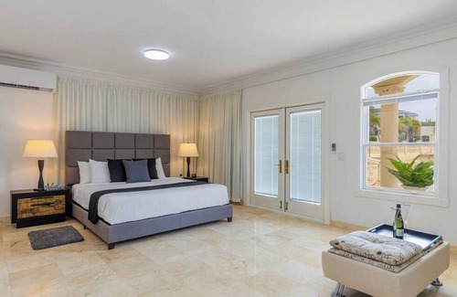 Malmok House | NEW Premium Luxury 2BR 3BA Pool House
