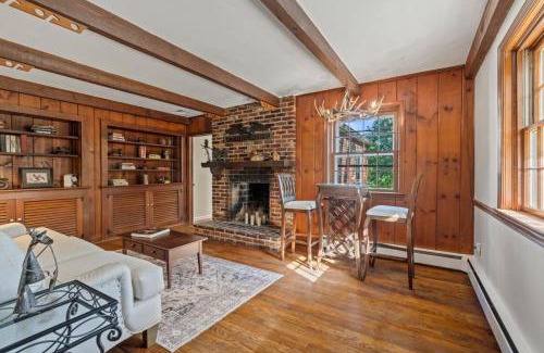Newtown Square House | New Pristine Suburban Escape