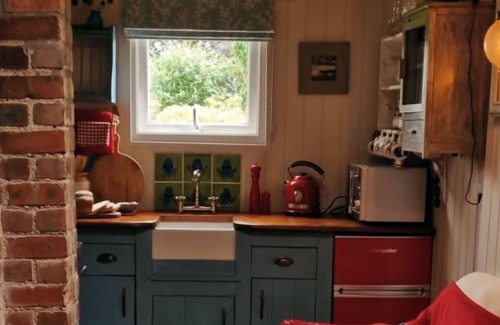 Gwynfe Cabin | NEW-private country cottage style cabin with spectacular views and HOT TUB