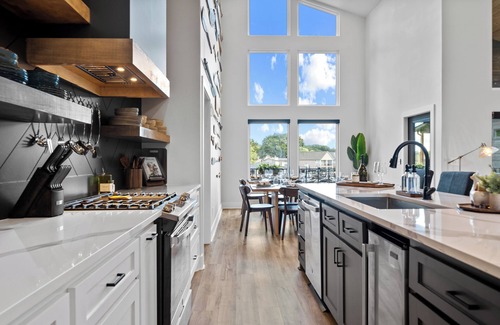 Hot Springs House | NEW~ Private Pool~Movie Room~Lake Hamilton~Boat Dock