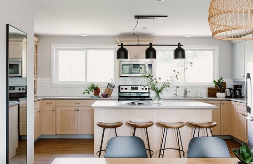 Prince Edward House | NEW Professionally Designed 8 Bed Home (w. 2 Sandbanks Passes)