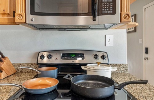 Maeser House | New! Provo Cottage | BBQ | Fenced | Crib
