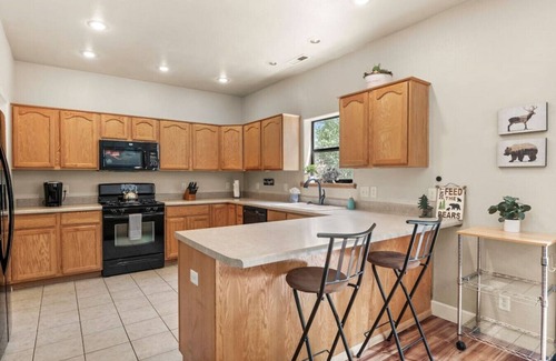 Ponderosa Trails House | *NEW!*Putting Green* *A/C* Blue Sky Getaway!