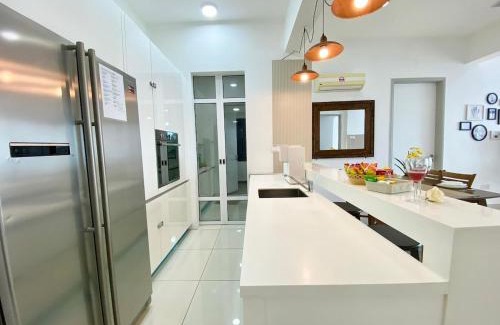 Seri Tanjung Pinang Apartment | New Reno Jazz Suite 2 bedrooms,Seaview,Karaoke