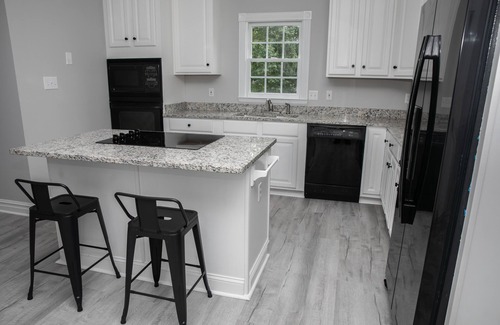 Bracey House | New Renovated Lake Front Home 6,000 SqFt Sleeps 22