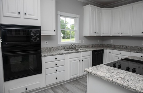 Bracey House | New Renovated Lake Front Home 6,000 SqFt Sleeps 22