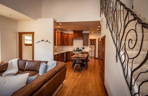 Pagosa Springs Cabin | New Rental! Walk to Downtown and Hot Springs, New Home, A/C, Tesla Charger!