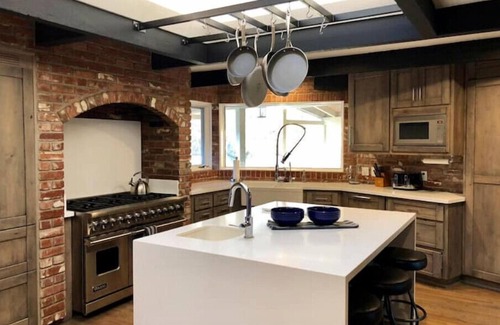 Mariposa House | NEW Rustic Mountain Retreat - 30 mi. from Yosemite