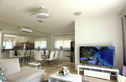 Indigo Bay House | *New* SeaVista Villa with Private Pool, Indigo Bay