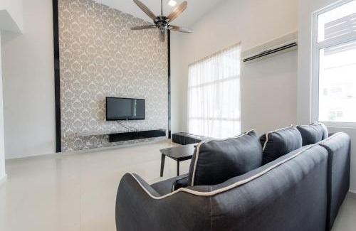 Tanjung Bungah Villa | New Shamrock Beach Villas Seaview