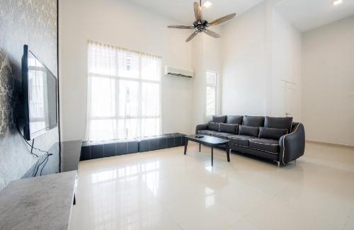 Tanjung Bungah Villa | New Shamrock Beach Villas Seaview