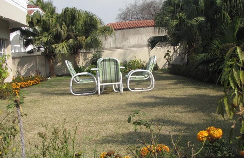 F-8 Sector House | New Shelton Guest House