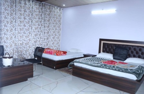 Didihat Hotel | New Shri Anand Best Hotel Berinag