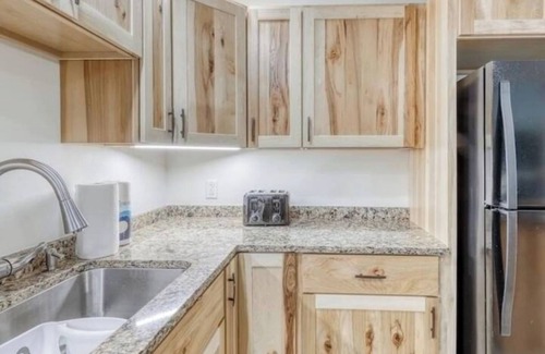 Warren Condo | NEW! Ski-In/Ski-Out Condo, fire place, Bunk room, pool
