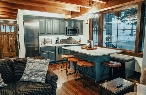 Whitefish House | New! Slopeside Treehouse with hot tub - Ski-in-Ski-out just 30` from Slopes