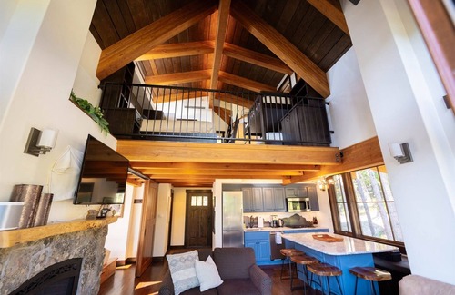 Whitefish House | New! Slopeside Treehouse with hot tub - Ski-in-Ski-out just 30` from Slopes