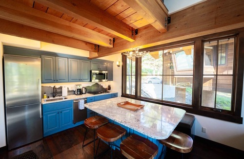 Whitefish House | New! Slopeside Treehouse with hot tub - Ski-in-Ski-out just 30` from Slopes