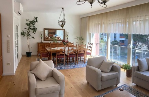 Kadikoy Apartment | NEW Spacious 3 Bedroom Apartment in Fenerbahce