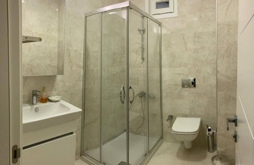 Kadikoy Apartment | NEW Spacious 3 Bedroom Apartment in Fenerbahce