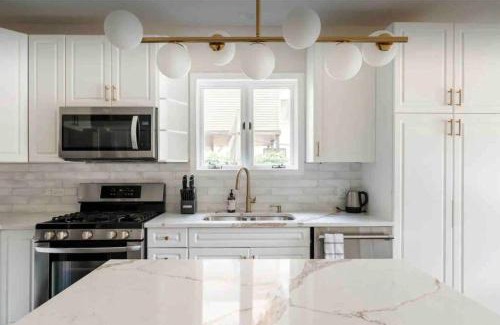 Noble Square Apartment | NEW! Spacious Art Deco Modern 5 BD/3BA Condo
