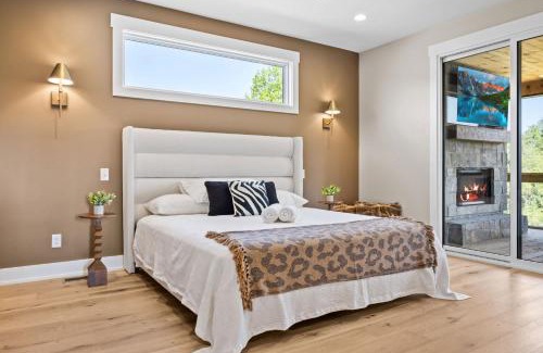 Clarkson House | NEW Spacious Clarkson Getaway w Games & Yard