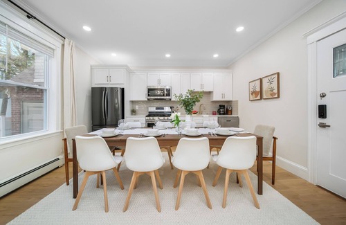 Codman Square House | New-Spacious duplex for Groups near Train Downtown parking