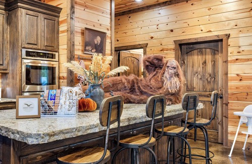Broken Bow Cabin | New! Spacious Lodge w/Pool, Hot Tub & Pontoon Rental – Sleeps 22, Perfect for Families