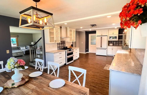 Lawrence Park House | NEW Spacious Oasis near quiet beach! Private backyard, games, gorgeous kitchen