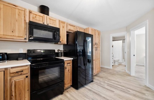 Bend House | NEW! Spacious Tumalo Ranch Retreat on 3+ acres, pet friendly with hot tub