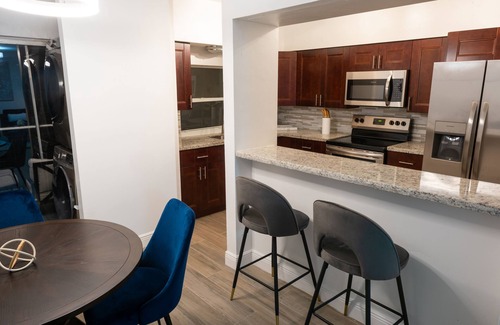 North Miami Beach Apartment | NEW STAR 2/Fantastic family oriented and mins away from the beaches