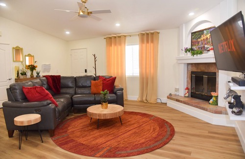 Hesperia House | -NEW-> Stay and the Golden Pedal Estate: Serene Getaway