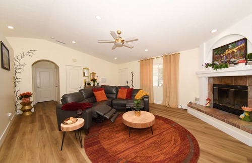 Hesperia House | -NEW-> Stay and the Golden Pedal Estate: Serene Getaway