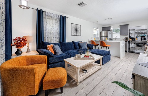 New Port Richey House | NEW Steps to Downtown 7 Mins to Beach + Parking