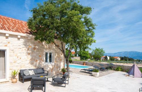 Skrip Villa | NEW! Stone Villa Olim Civitas with 3 bedrooms, private pool, and sea views