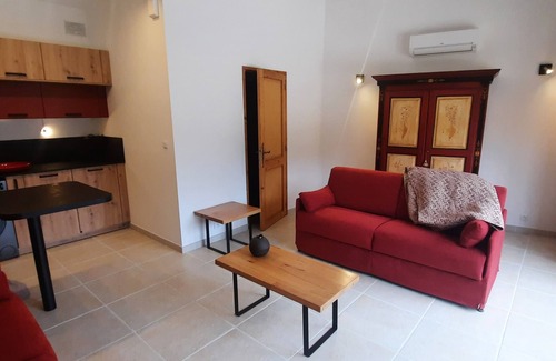 Saint-Martin-d'Ardeche Apartment | New studio in beautiful property with swimming pool and views of the Ardèche gorges