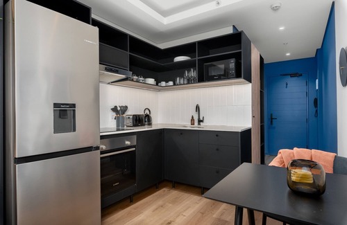 Sea Point Apartment | New Studio Apartment Braai and Pool Deck