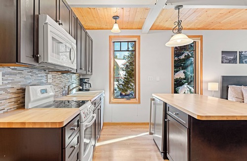 Amerind Condo | New!Studio in Great Area, Easy Walk to Town & Lift
